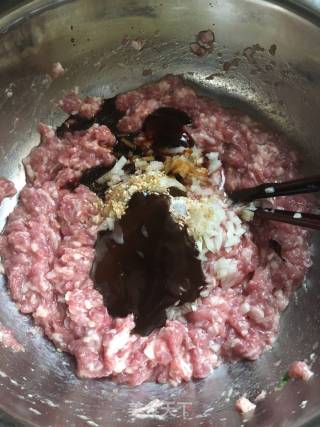 饺子的做法步骤：2