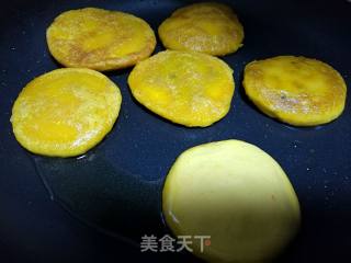 糖油南瓜饼的做法步骤：2