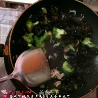 西兰花木耳的做法步骤：4