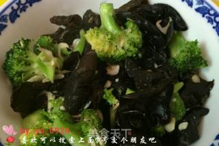 西兰花木耳的做法步骤：5