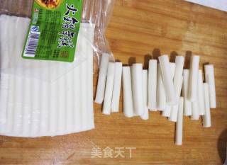 豆瓣酱炒年糕的做法步骤：1