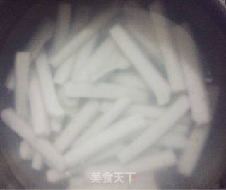 豆瓣酱炒年糕的做法步骤：2