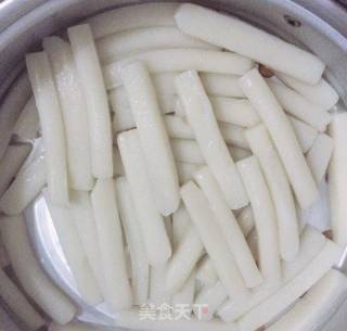 豆瓣酱炒年糕的做法步骤：3