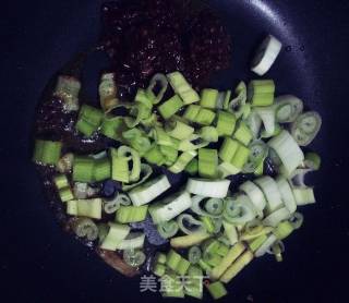 豆瓣酱炒年糕的做法步骤：4