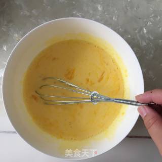 电饭锅版蛋糕的做法步骤：2