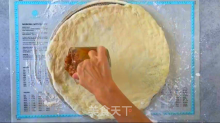 【披萨的做法】车打芝士披萨的做法步骤：3