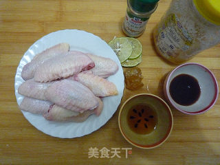 蜜糖鸡翅的做法步骤：1