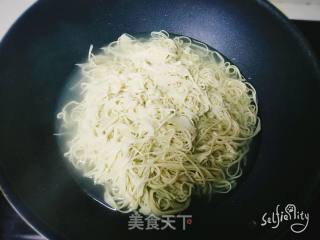 炝拌干豆腐丝的做法步骤：3