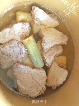 烤箱炒锅电饭煲自制肉松的做法步骤：2