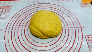 胡萝卜豆沙餐包的做法步骤：7