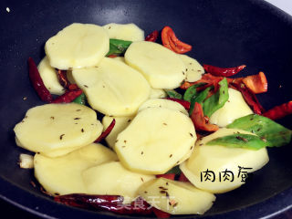 孜然土豆片#肉肉厨的做法步骤：4
