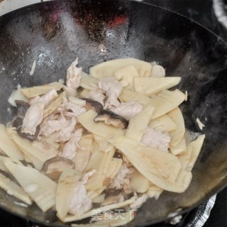 冬笋炒肉片的做法步骤：5