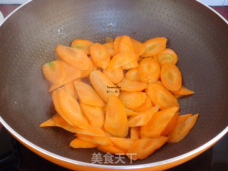 腊肠炒胡萝卜的做法步骤：4