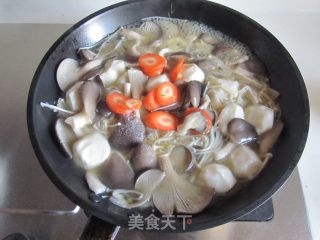 【湖北】双菇烩鱼丸的做法步骤：6