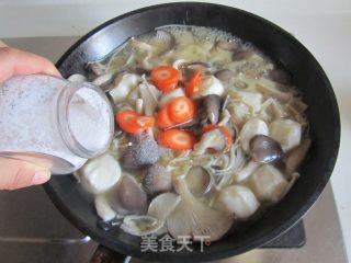 【湖北】双菇烩鱼丸的做法步骤：7