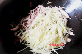 香菇土豆炒肉丝的做法步骤：5