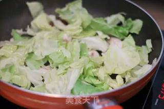 口蘑包菜的做法步骤：2
