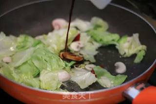 口蘑包菜的做法步骤：3