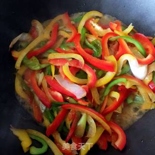 鸡蛋炒彩椒的做法步骤：5