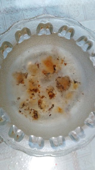 桃胶雪梨羹的做法步骤：2