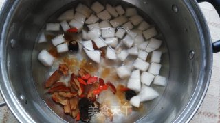 桃胶雪梨羹的做法步骤：7