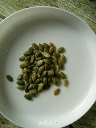 圣诞饼干―糖霜红糖甜脆小饼干
~圣诞节应应景，给宝贝做的小松树糖霜红糖饼干的做法步骤：2