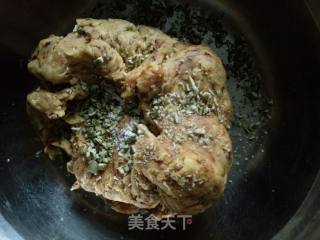 圣诞饼干―糖霜红糖甜脆小饼干
~圣诞节应应景，给宝贝做的小松树糖霜红糖饼干的做法步骤：3