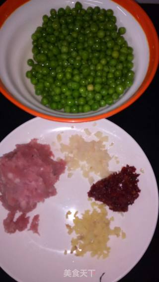 肉末青豆的做法步骤：1