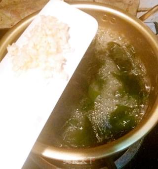 美味营养简单的“韩式”【鸡蛋海带汤】的做法步骤：4
