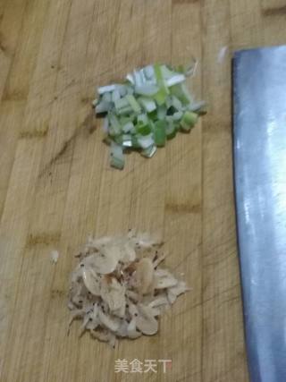 虾皮炒快菜的做法步骤：3
