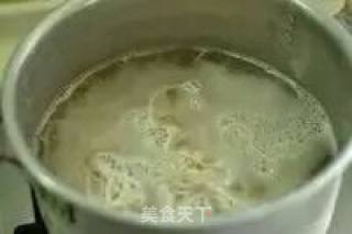 小炒面~香肠青菜炒面的做法步骤：1