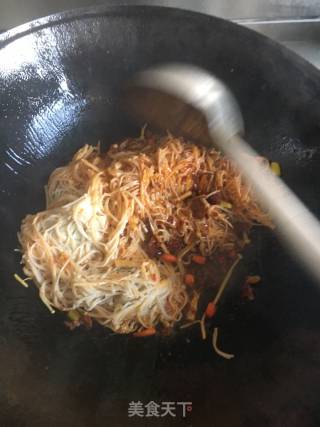 麻辣金针菇的做法步骤：4