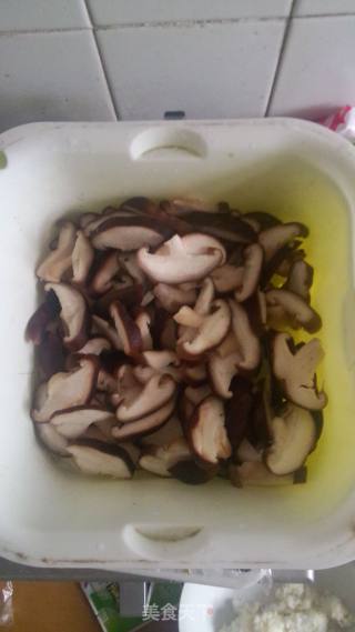 香菇油菜的做法步骤：3