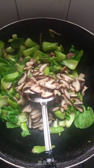 香菇油菜的做法步骤：11