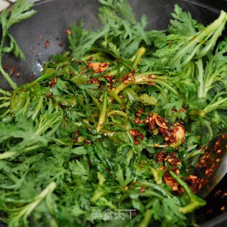 水豆豉炒茼蒿菜的做法步骤：3
