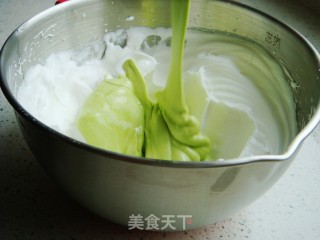 【美国】菠菜戚风蛋糕（8寸）的做法步骤：10