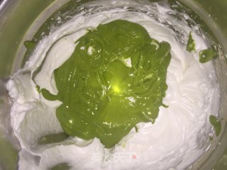 烫面抹茶海棉蛋糕圣诞树的做法步骤：10