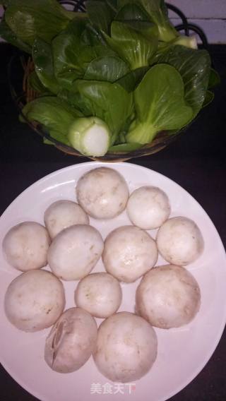 口蘑菜心的做法步骤：1