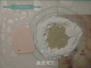 黑椒鸡肉披萨的做法步骤：3