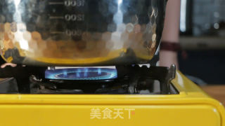 莲子瘦肉汤的做法步骤：3