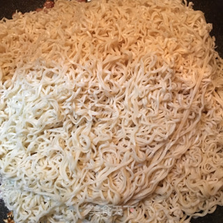 鸡蛋火腿炒面的做法步骤：7