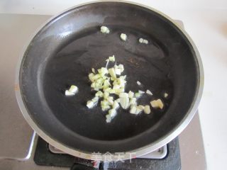 【湖北】肉末雪菜炒蚕豆米的做法步骤：3