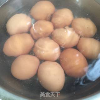 麻辣虎皮鸡蛋的做法步骤：1
