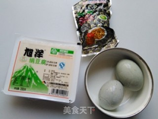 皮蛋拌豆腐的做法步骤：1