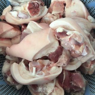红烧猪脚的做法步骤：1