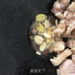 红烧猪脚的做法步骤：5