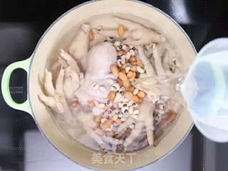 章鱼鸡爪汤的做法步骤：6