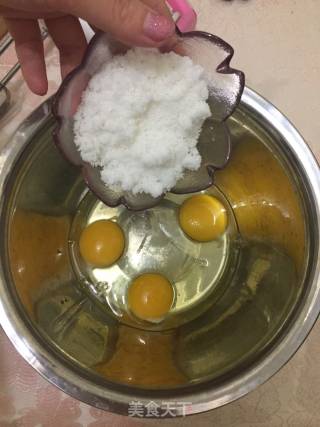 圣诞老人杯子蛋糕的做法步骤：2