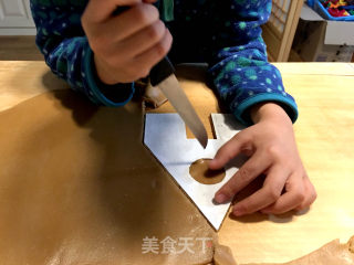 来晚的姜饼屋---小朋友自制的姜饼屋的做法步骤：10
