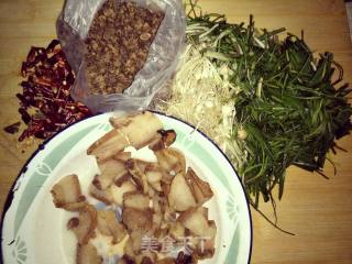 香脆野葱豆豉的做法步骤：1